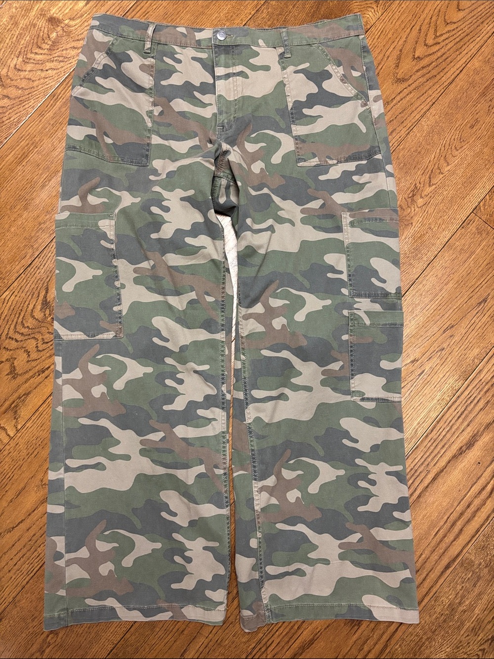 No Boundaries Women’s Wide Leg Cargo Pants